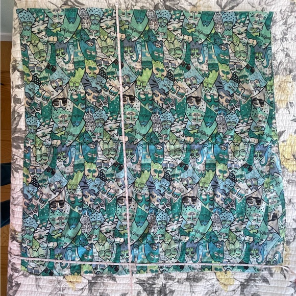 Silk scarf/wrap  in blue, turquoise, white, green and black animal “cat print - Picture 8 of 10
